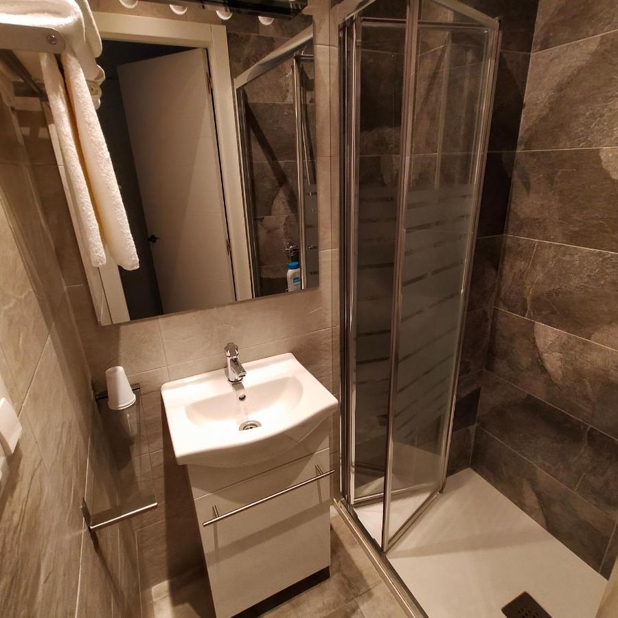 Room Pride Мадрид Экстерьер фото