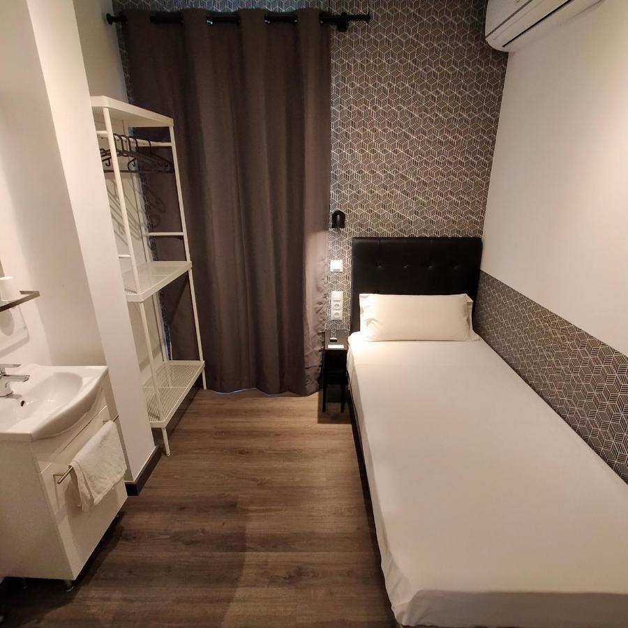 Room Pride Мадрид Экстерьер фото