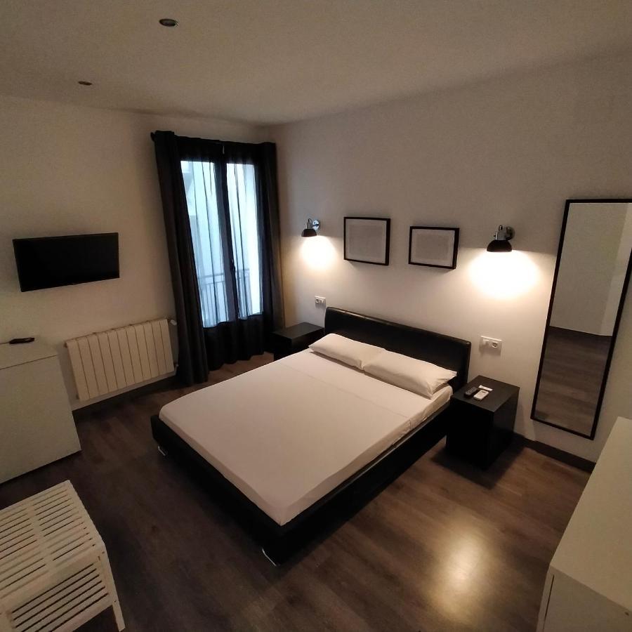 Room Pride Мадрид Экстерьер фото