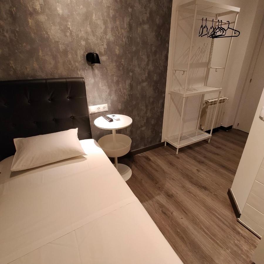 Room Pride Мадрид Экстерьер фото