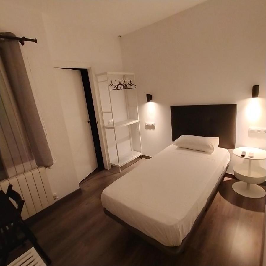 Room Pride Мадрид Экстерьер фото